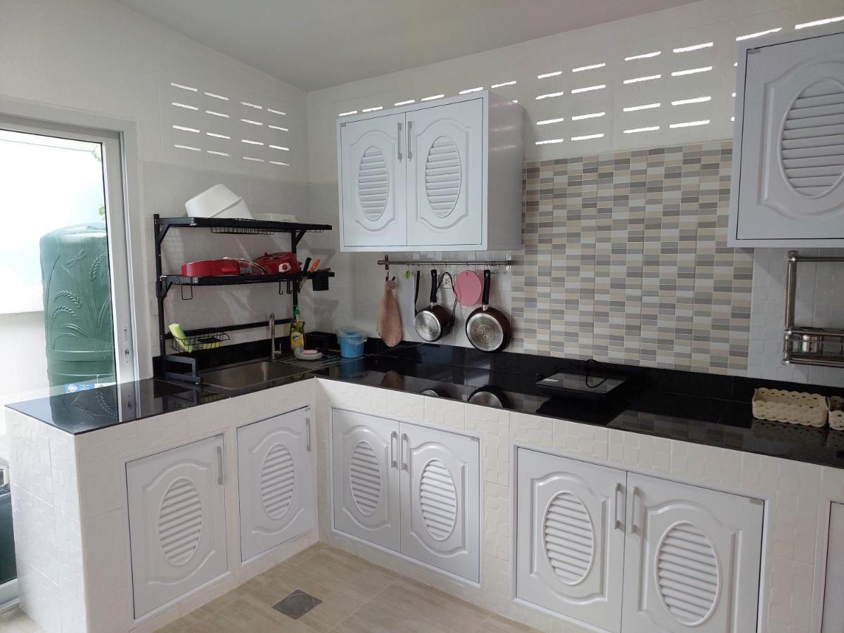 Happy Space: Cozy 2-Bedroom Villa with Free WiFi and Parking Nakhon Phanom Exterior photo