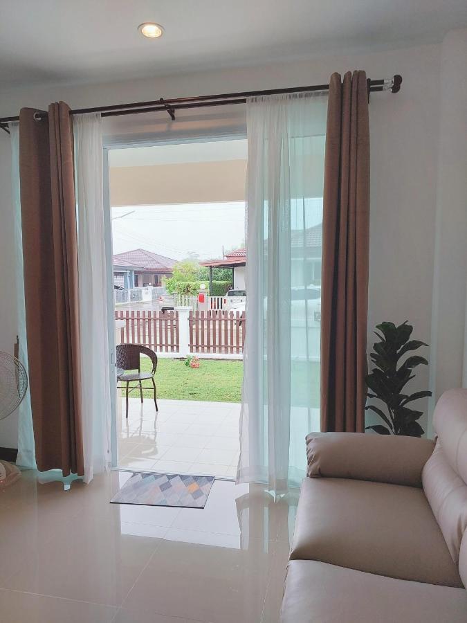 Happy Space: Cozy 2-Bedroom Villa with Free WiFi and Parking Nakhon Phanom Exterior photo