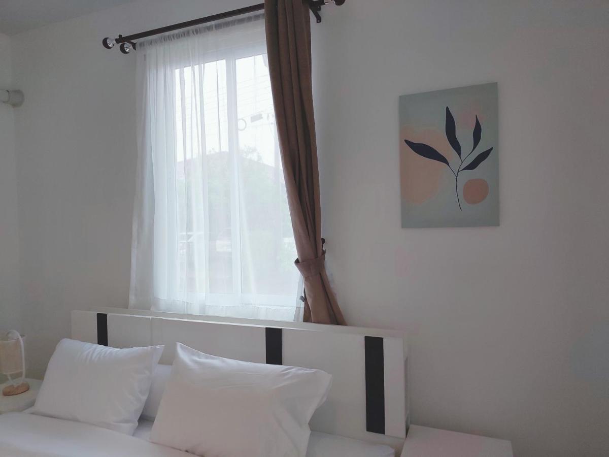 Happy Space: Cozy 2-Bedroom Villa with Free WiFi and Parking Nakhon Phanom Exterior photo