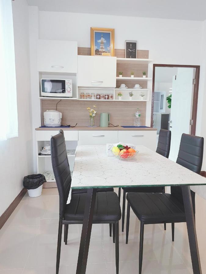 Happy Space: Cozy 2-Bedroom Villa with Free WiFi and Parking Nakhon Phanom Exterior photo