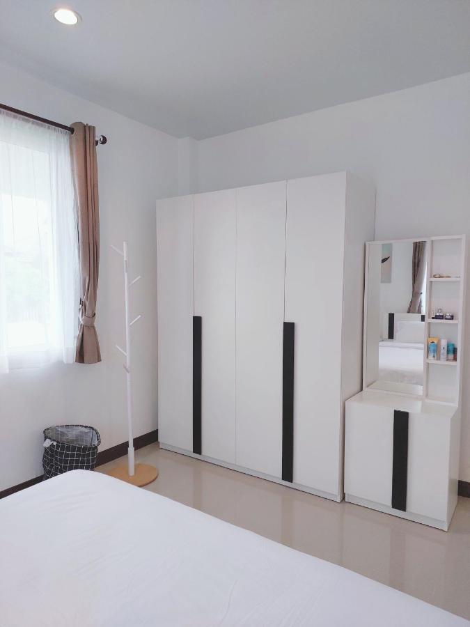 Happy Space: Cozy 2-Bedroom Villa with Free WiFi and Parking Nakhon Phanom Exterior photo